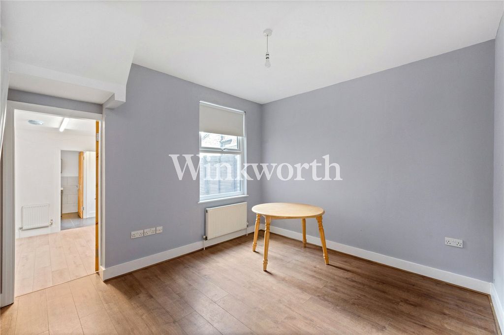 Property photo 3 of 14 Picture No. 05