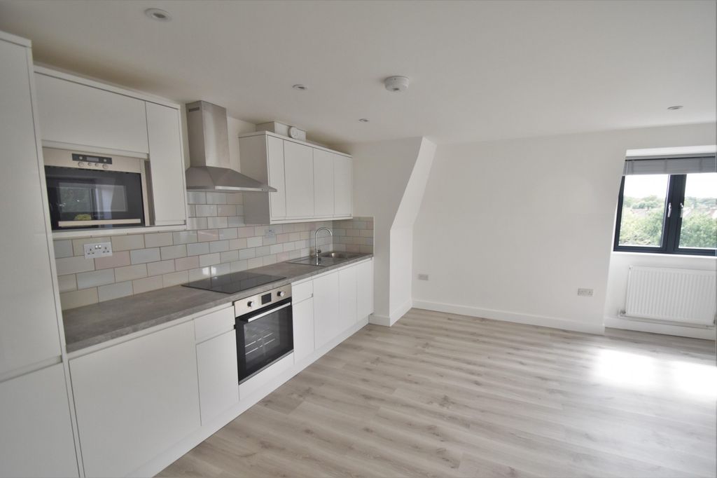 Property photo 3 of 8 Kitchen