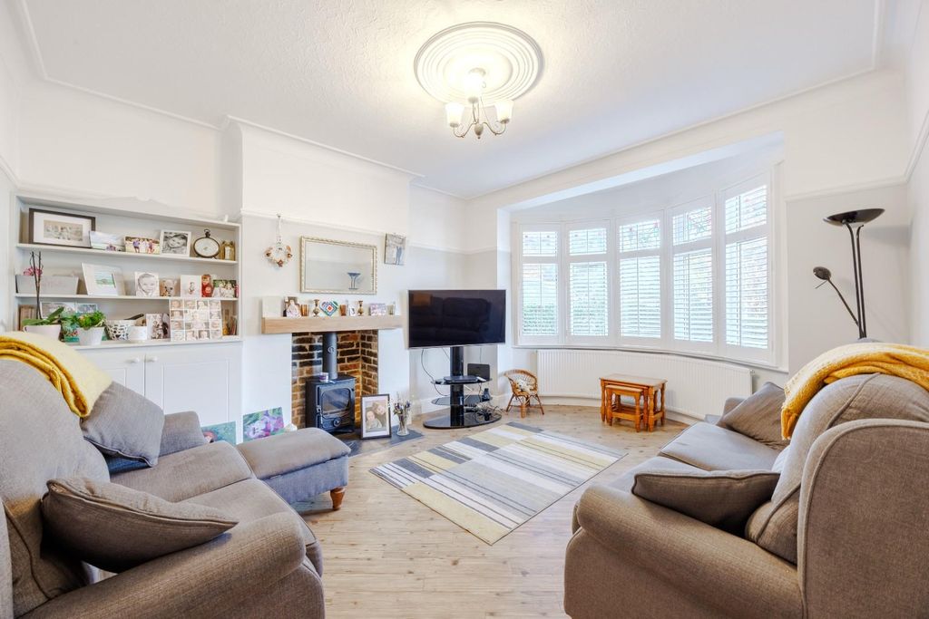 Property photo 2 of 35 Lounge