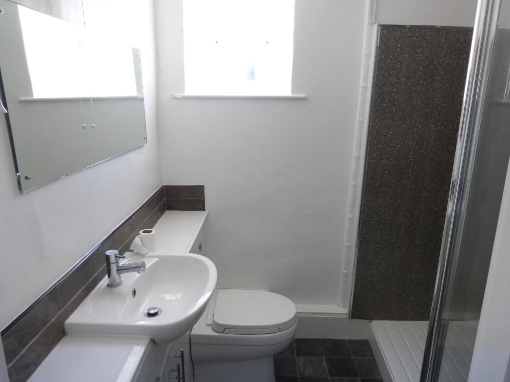 Property photo 3 of 7 Bathroom