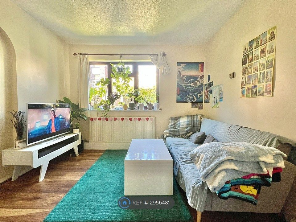 Property photo 1 of 20 Living Room