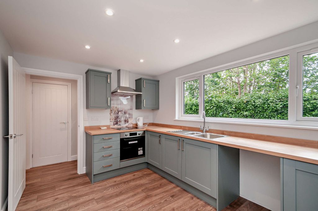 Property photo 2 of 15 Kitchen