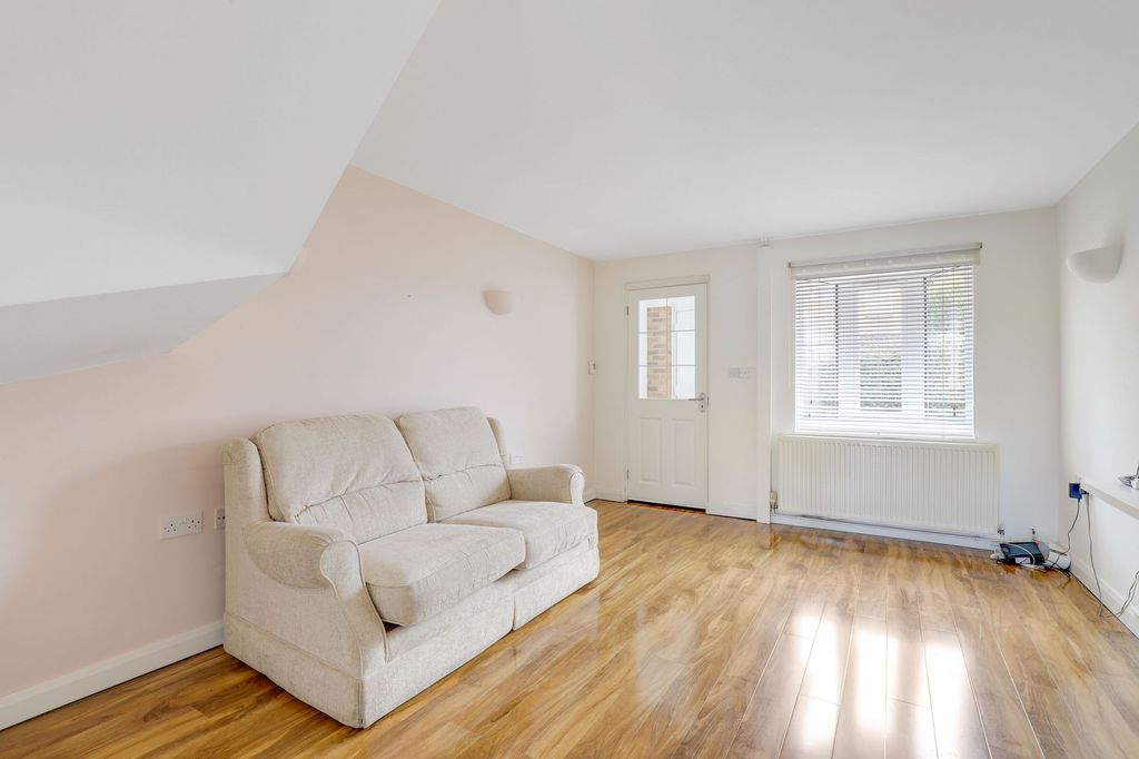 Property photo 3 of 23