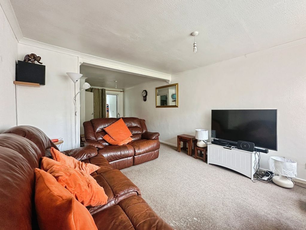 Property photo 2 of 14 Lounge