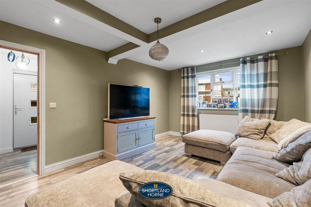 Property photo 3 of 28 30 Hendre Close (24 Of 28).Jpg