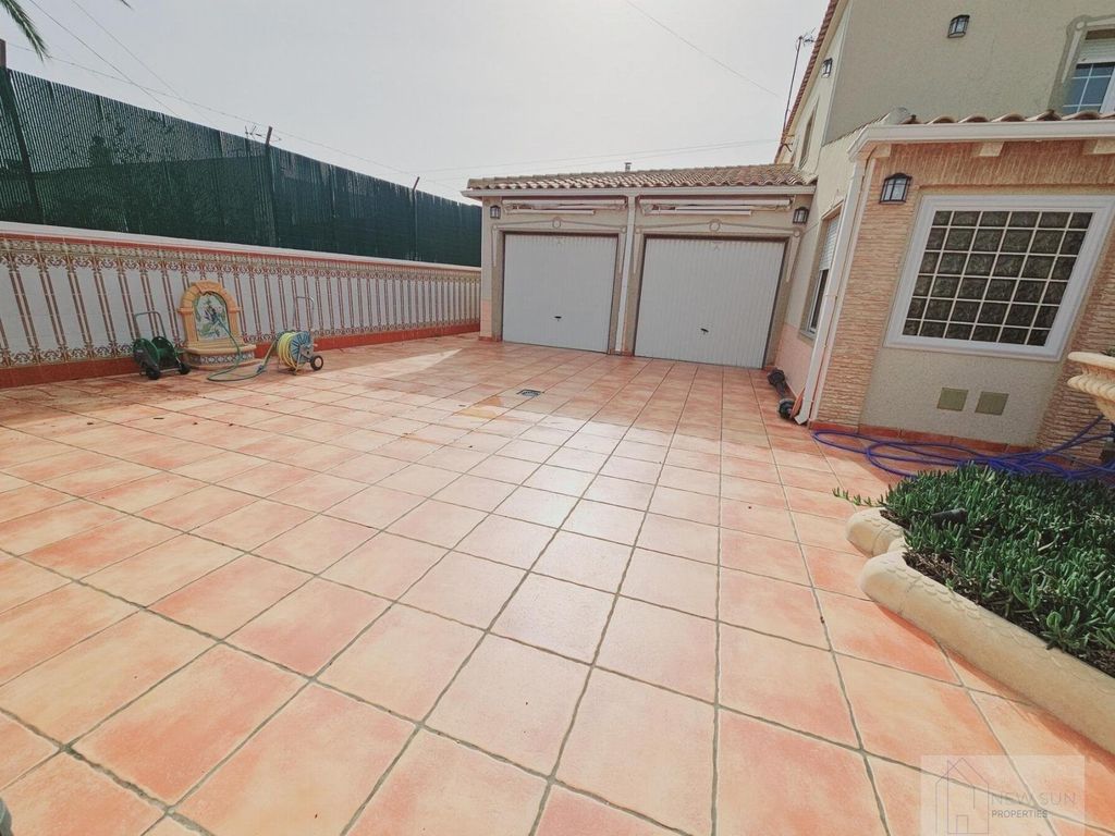 Property photo 2 of 39