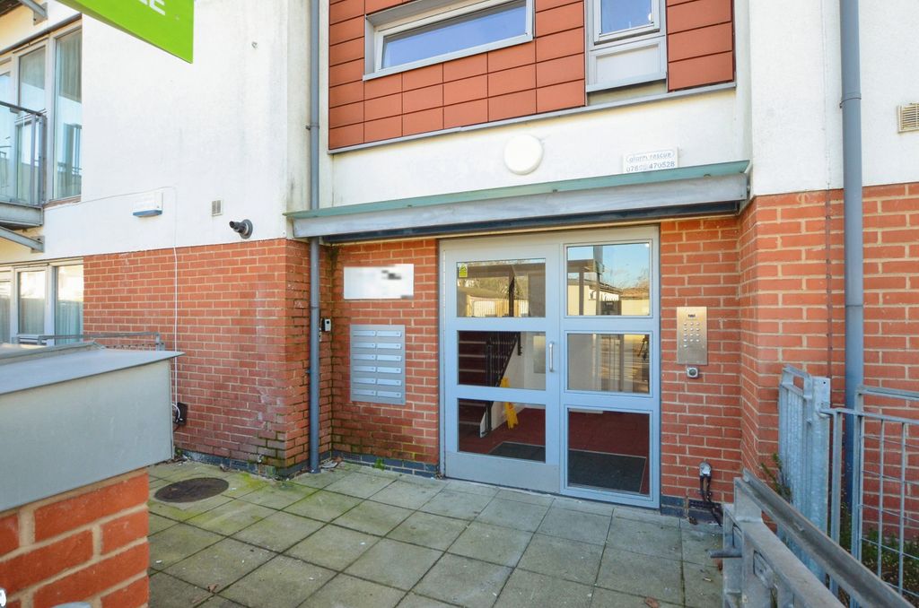 Property photo 2 of 19 Entrance