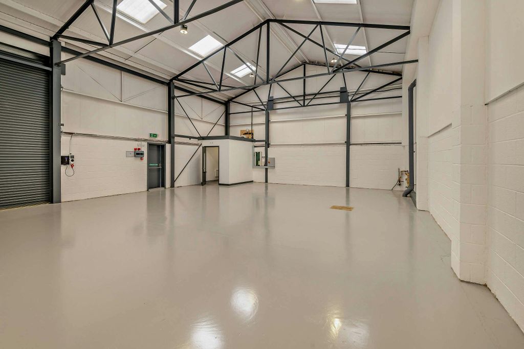 Property photo 3 of 4 8648356Interior03800.Jpg