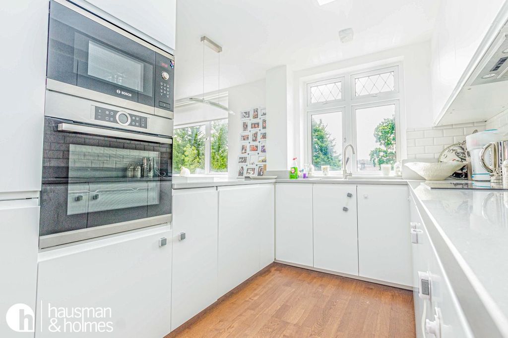 Property photo 2 of 25