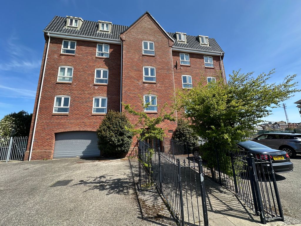 Property photo 1 of 10 Front