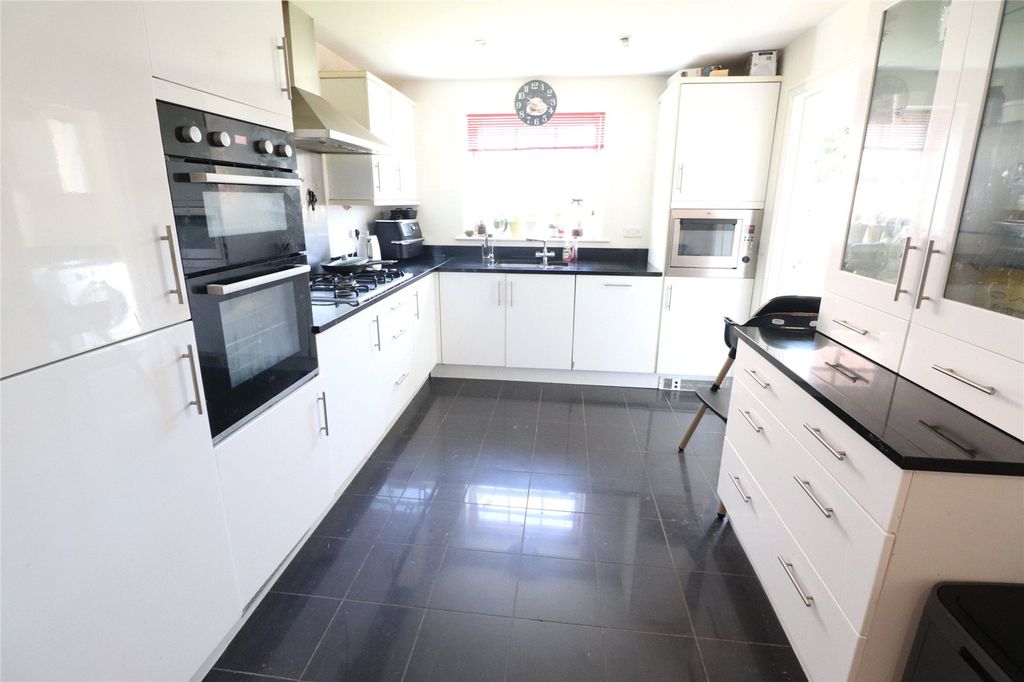 Property photo 2 of 34 Picture No. 17