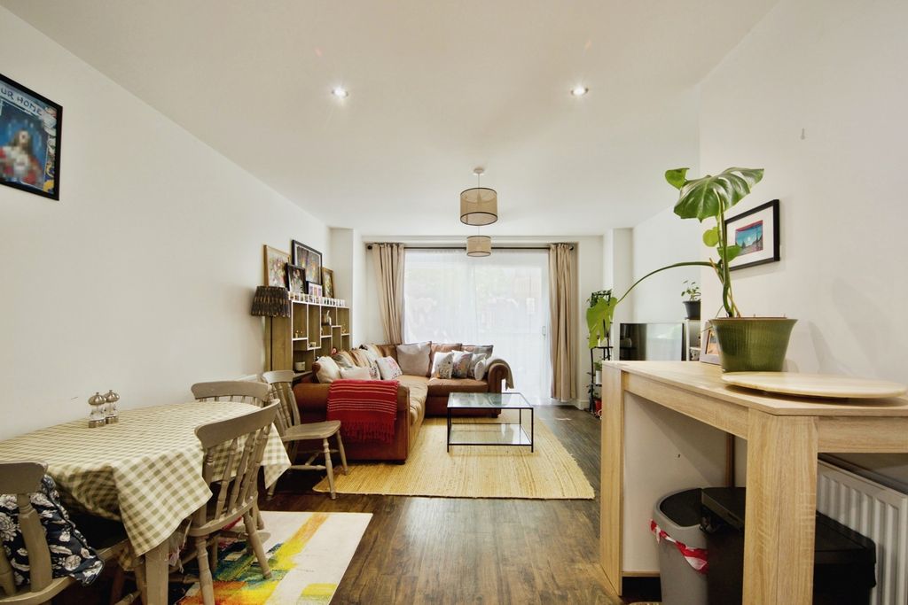 Property photo 1 of 16 Pbox-Img.Jpg