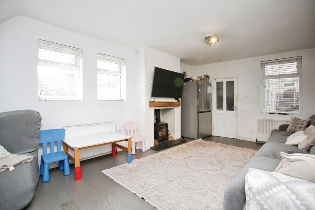 Property photo 3 of 15