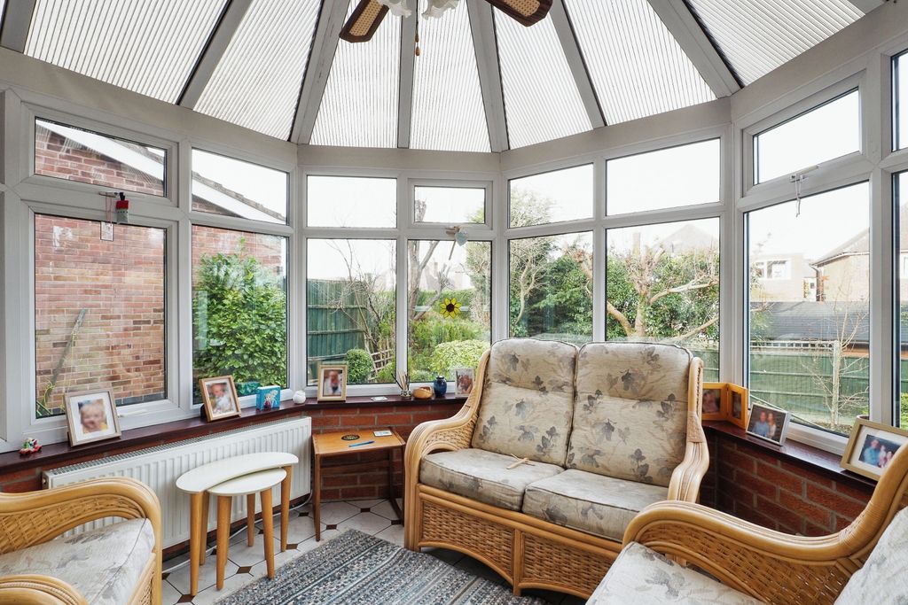Property photo 2 of 18 Conservatory