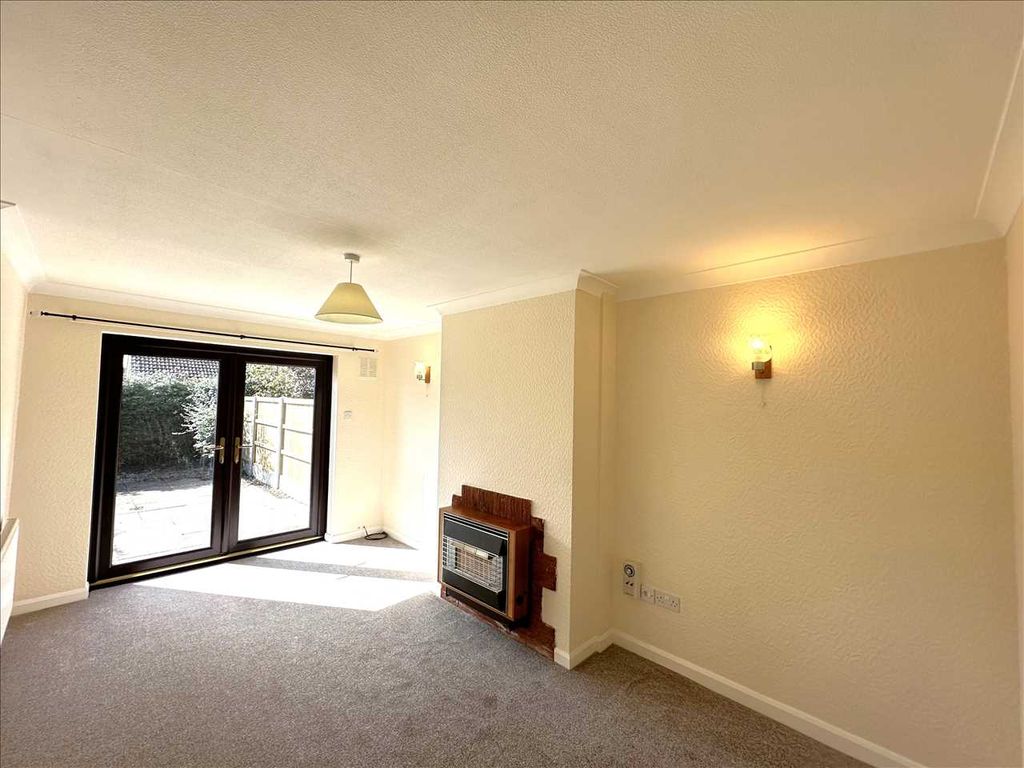 Property photo 3 of 14 Kitchen: