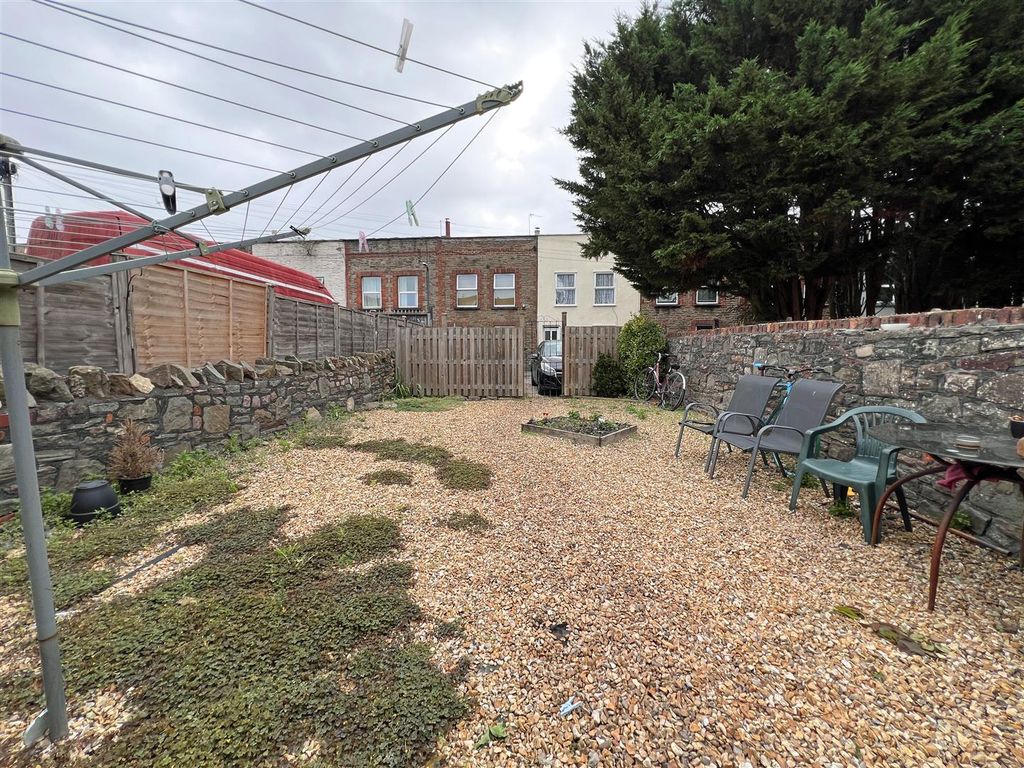 Property photo 3 of 15 3 - Block Of Flats For Auction, Fishponds.Jpg