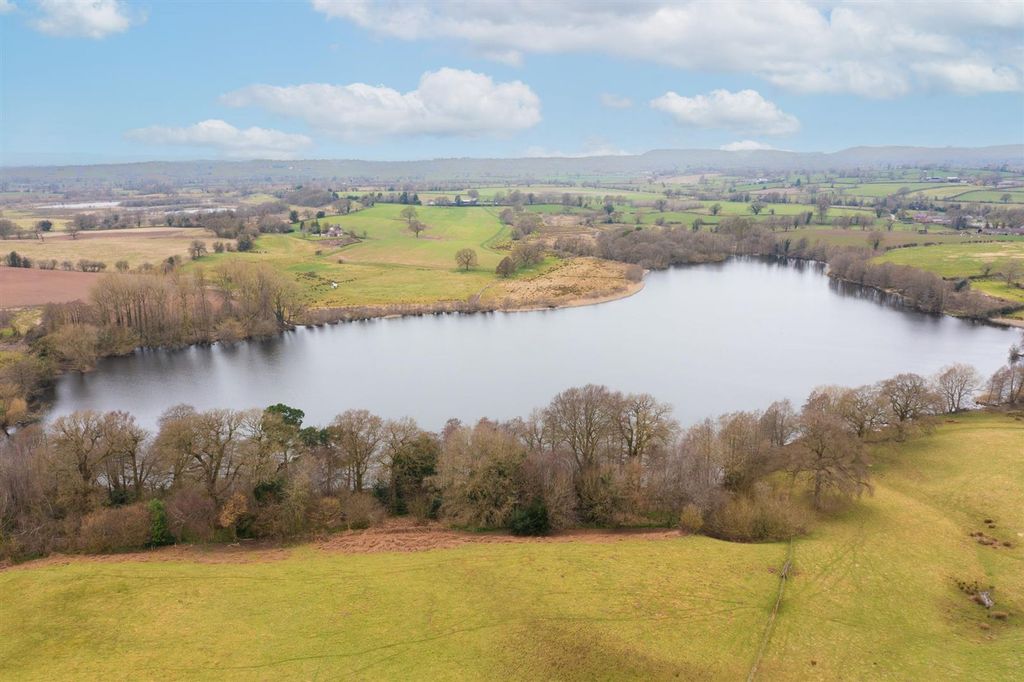 Property photo 3 of 18 Drakehouse-22.Jpg