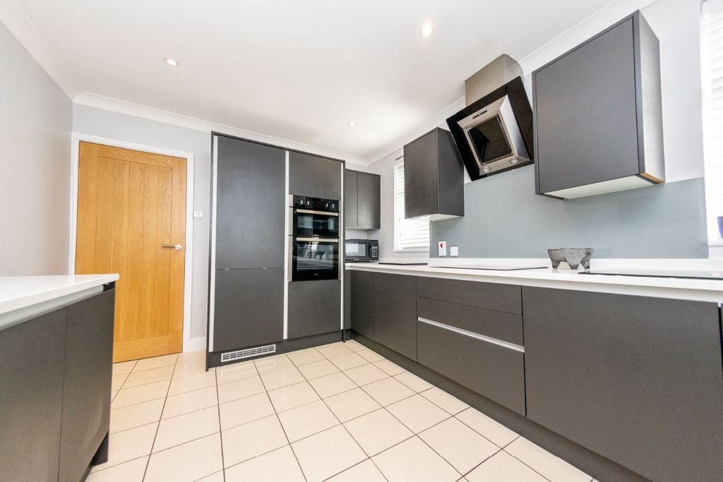 Property photo 3 of 42