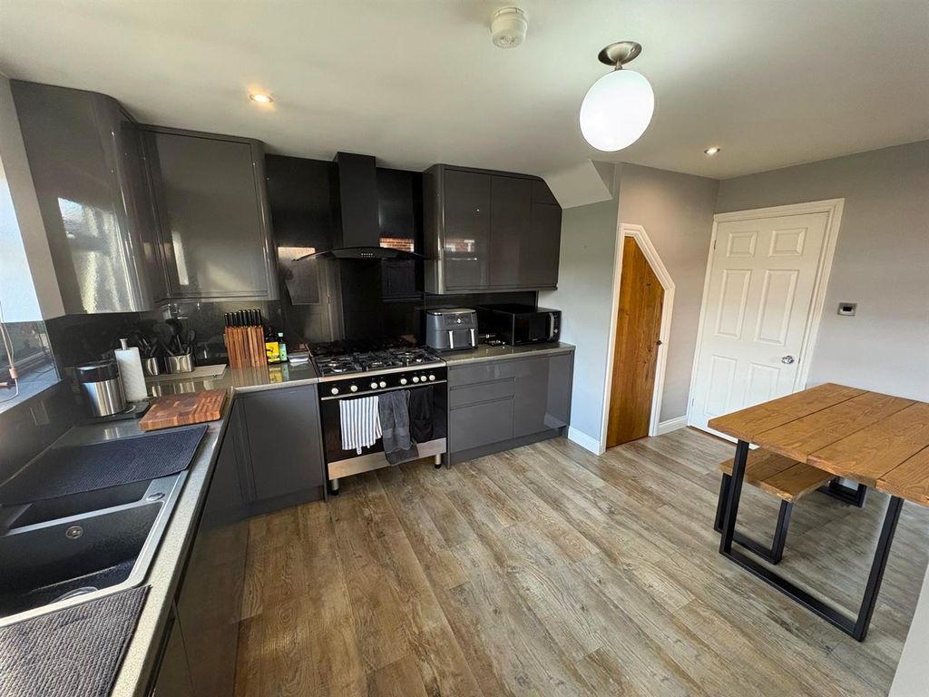Property photo 2 of 17 Kitchen/Diner