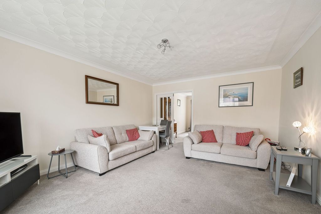 Property photo 2 of 25 Lounge