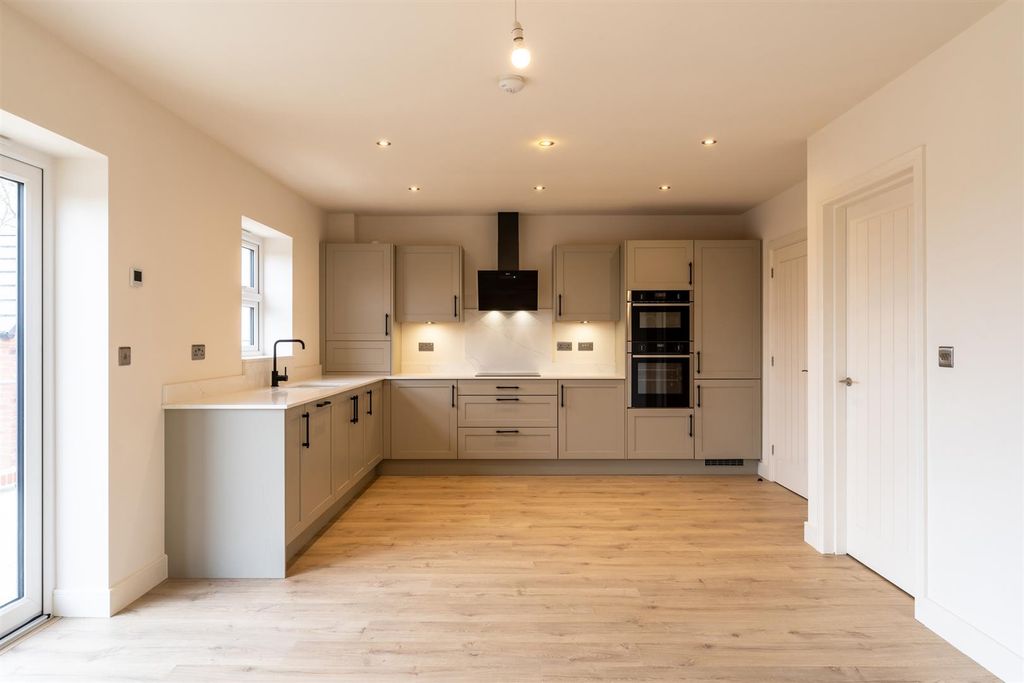 Property photo 2 of 24 Kitchen