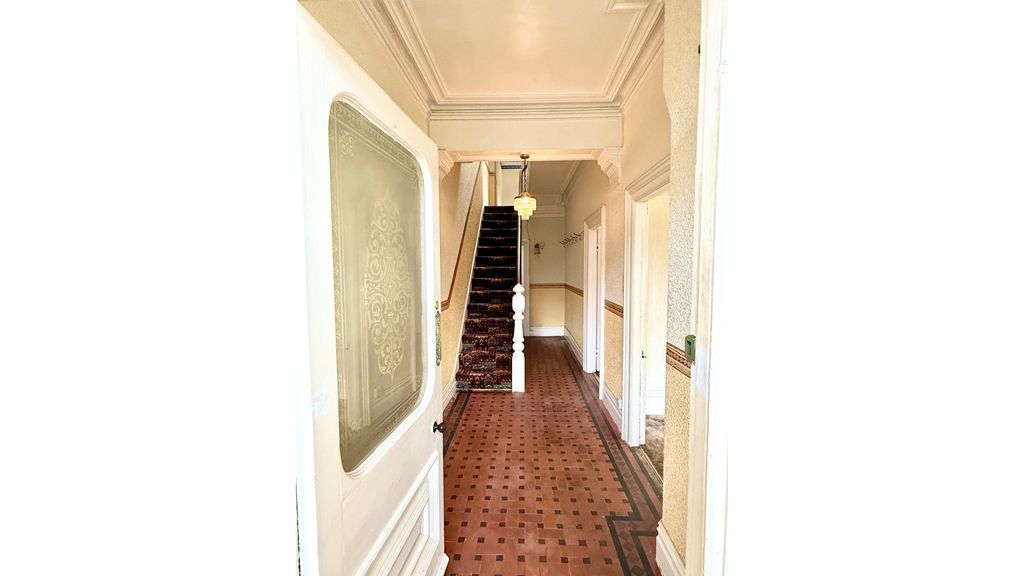 Property photo 2 of 25