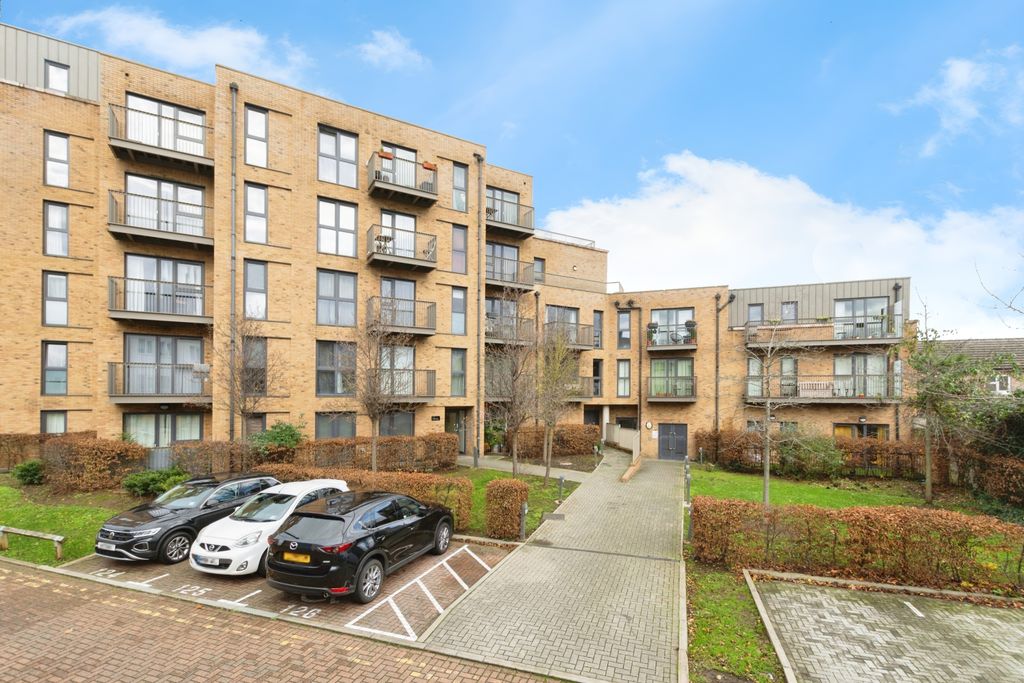 Property photo 2 of 20