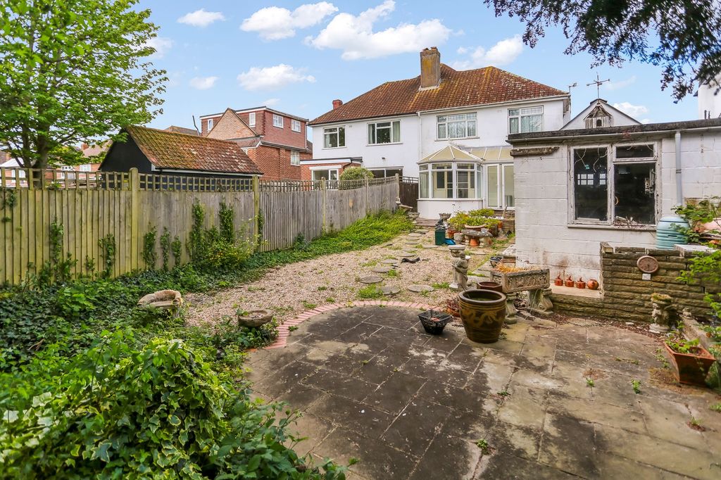 Property photo 3 of 27