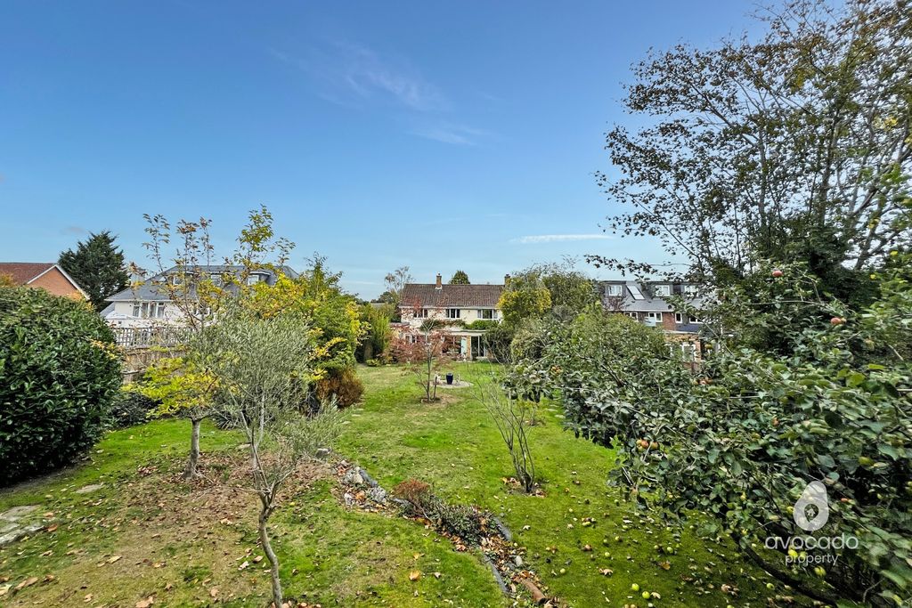 Property photo 2 of 19 4577963