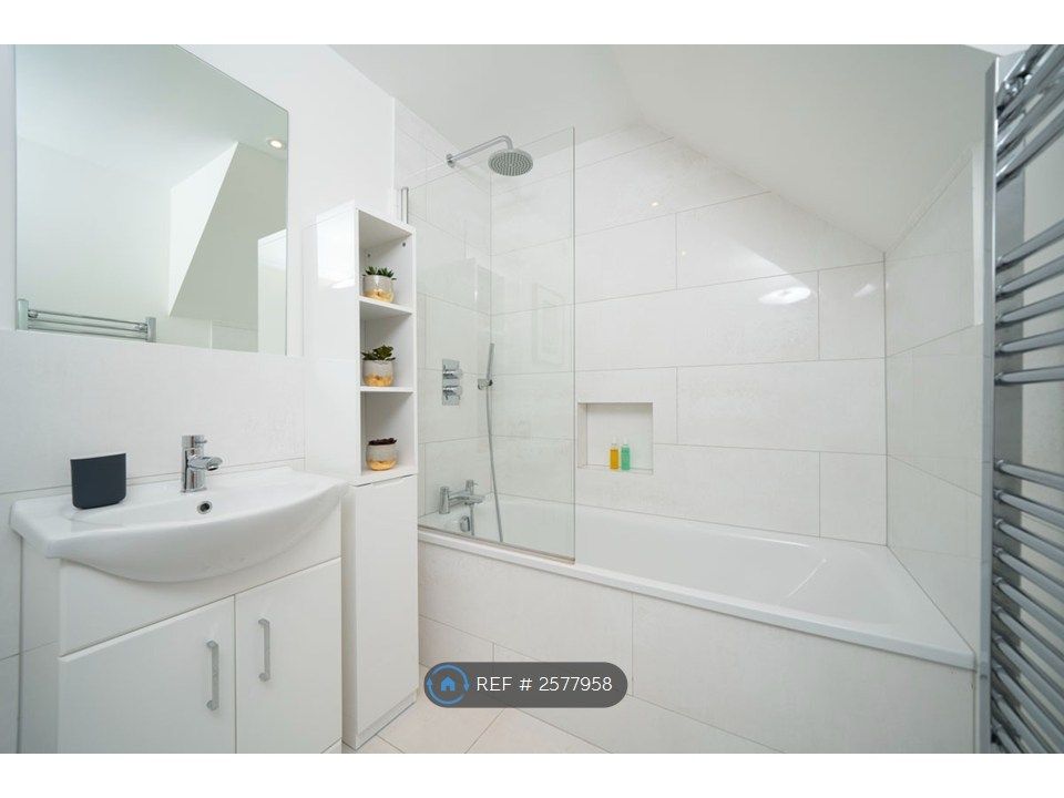 Property photo 3 of 9 Master Bathroom