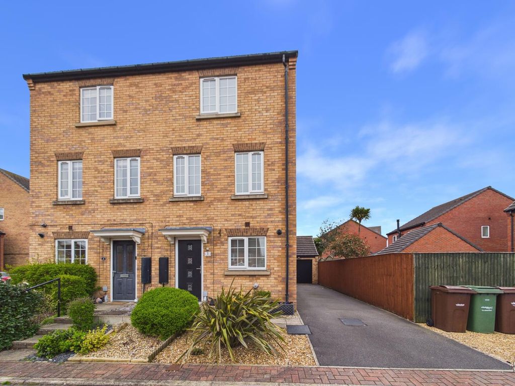 Property photo 1 of 14 Front (Exterior)