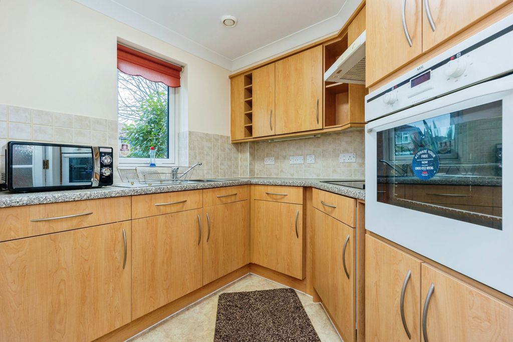 Property photo 2 of 11 Kitchen