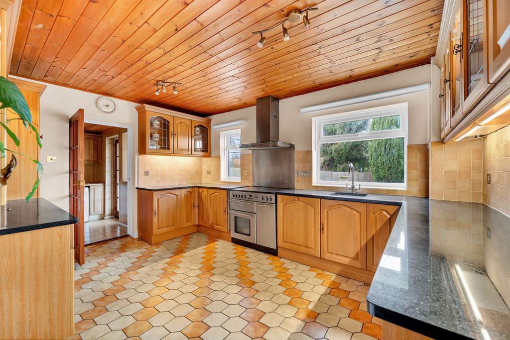 Property photo 2 of 33