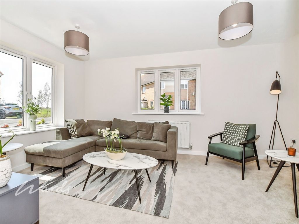 Property photo 3 of 14 Lounge