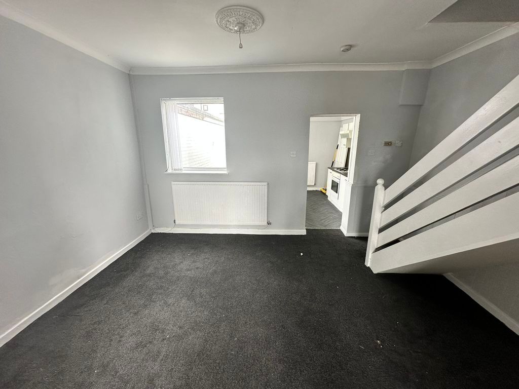 Property photo 2 of 10 Photo 3