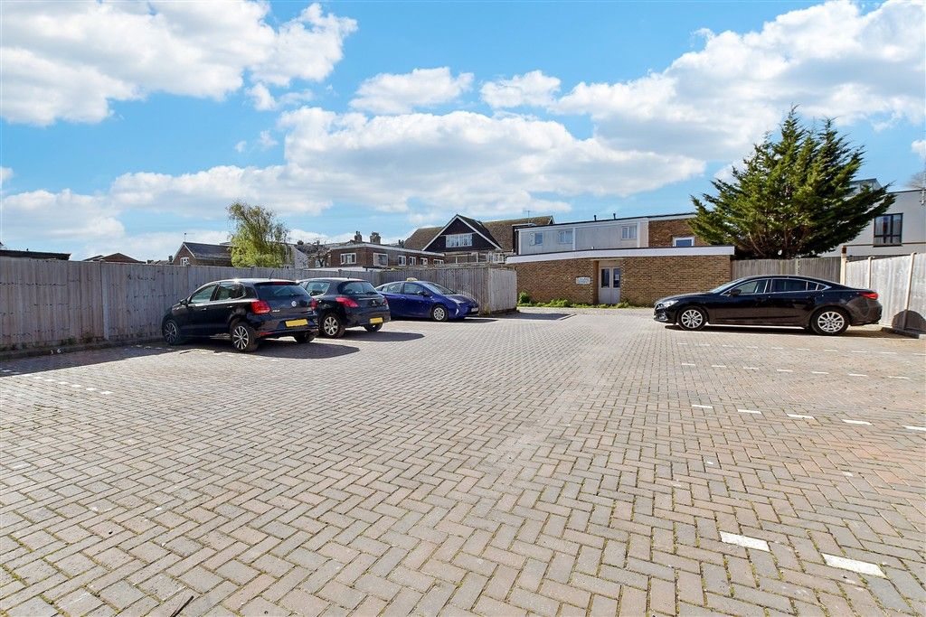 Property photo 2 of 8 Driveway/Parking