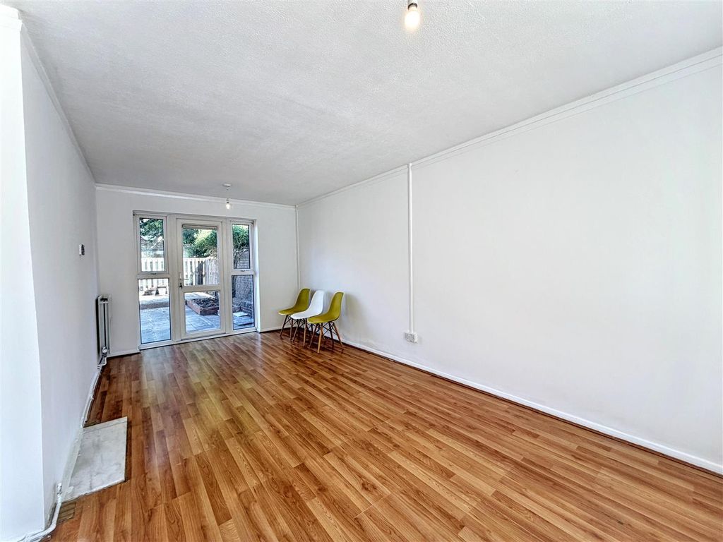 Property photo 2 of 12 Lounge