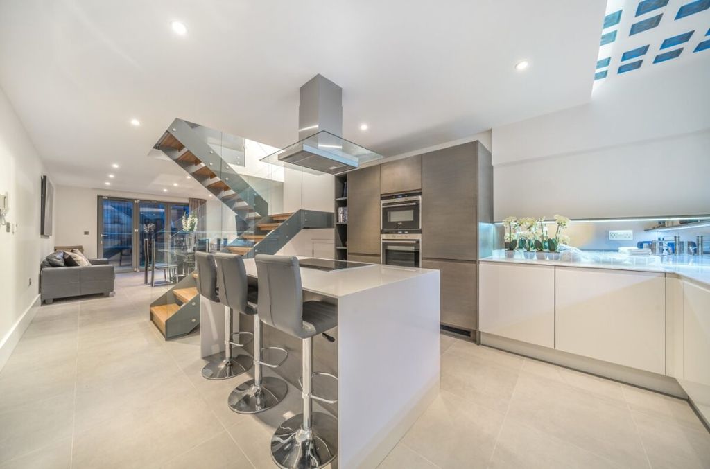 Property photo 1 of 17 1062942 (5)