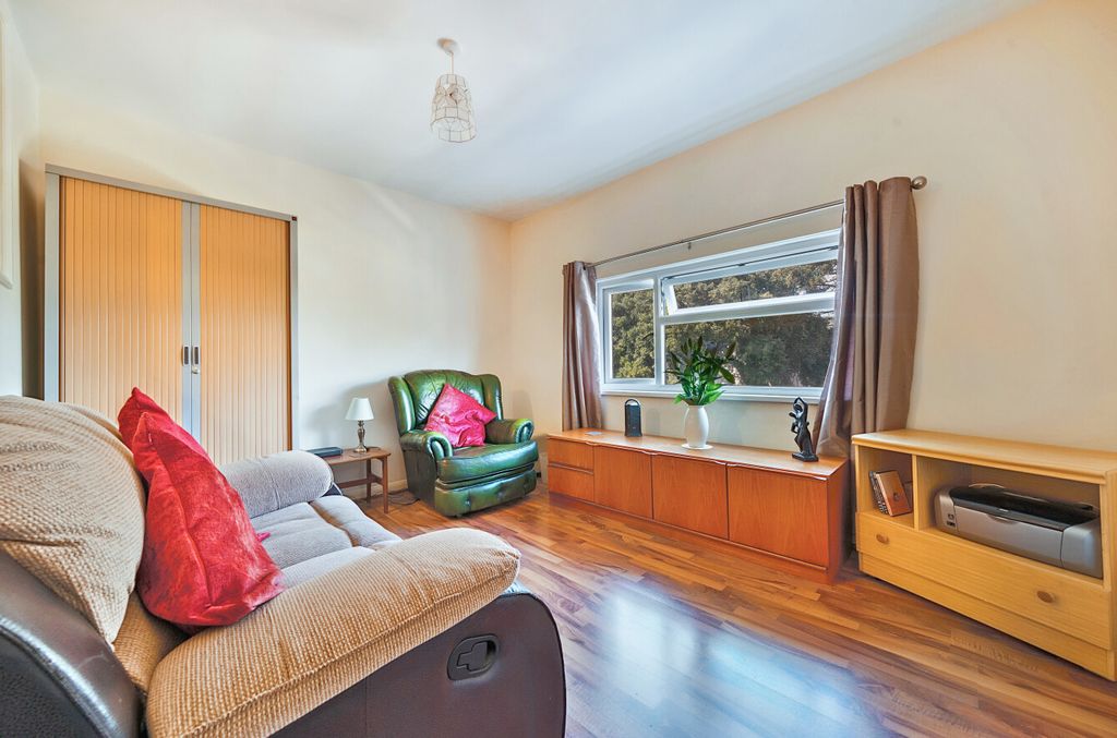 Property photo 3 of 12 3 - 4-681c6B31699F9-1...