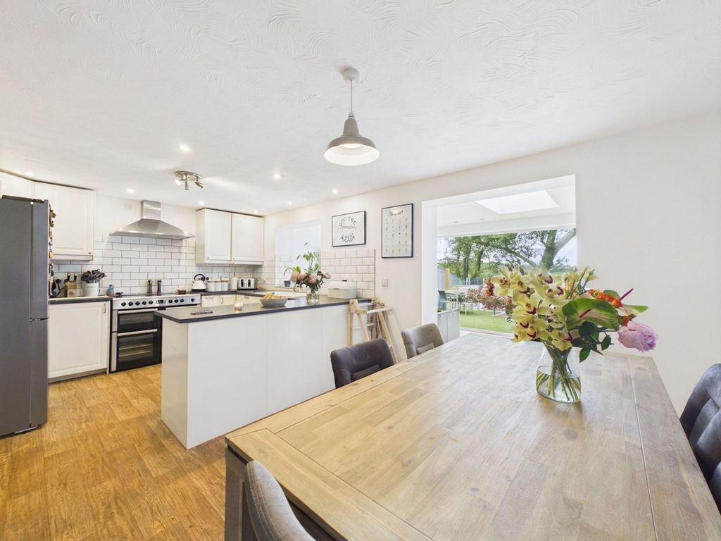 Property photo 2 of 31 Dining Kitchen