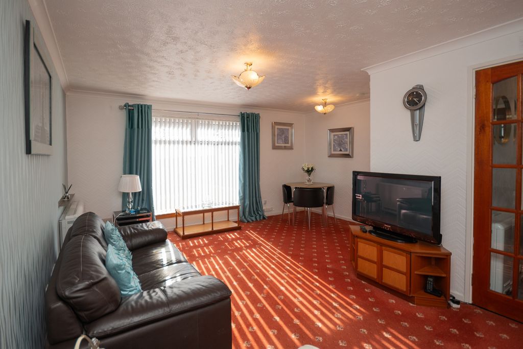 Property photo 2 of 15 Lounge