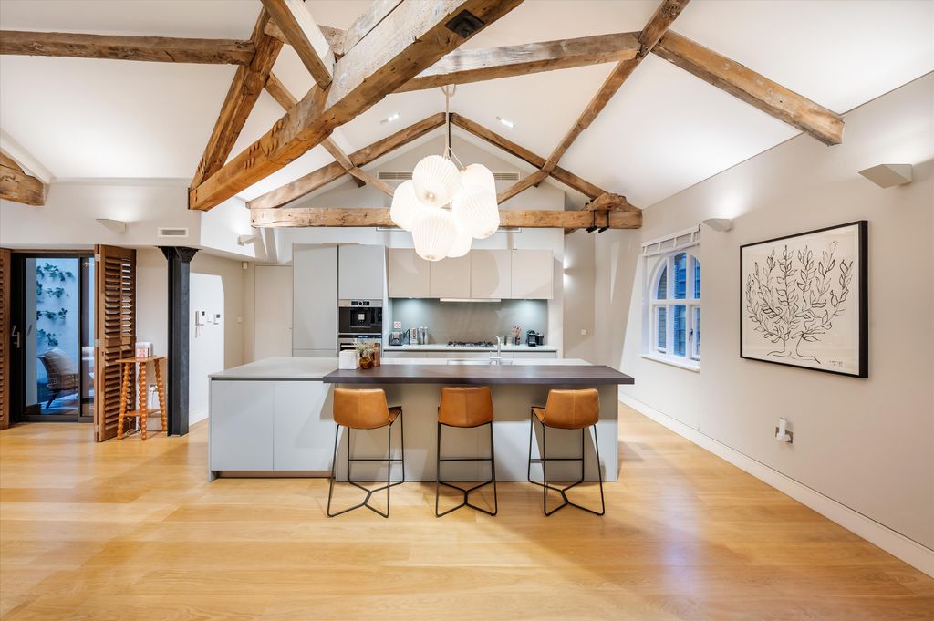 Property photo 2 of 25 Image