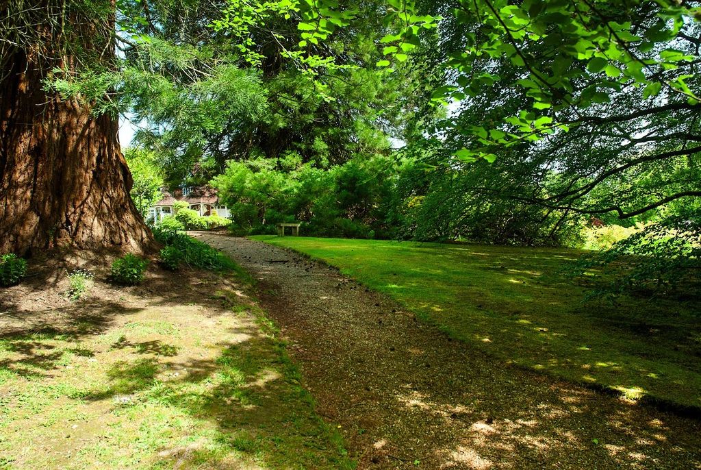 Property photo 3 of 16 Gardens