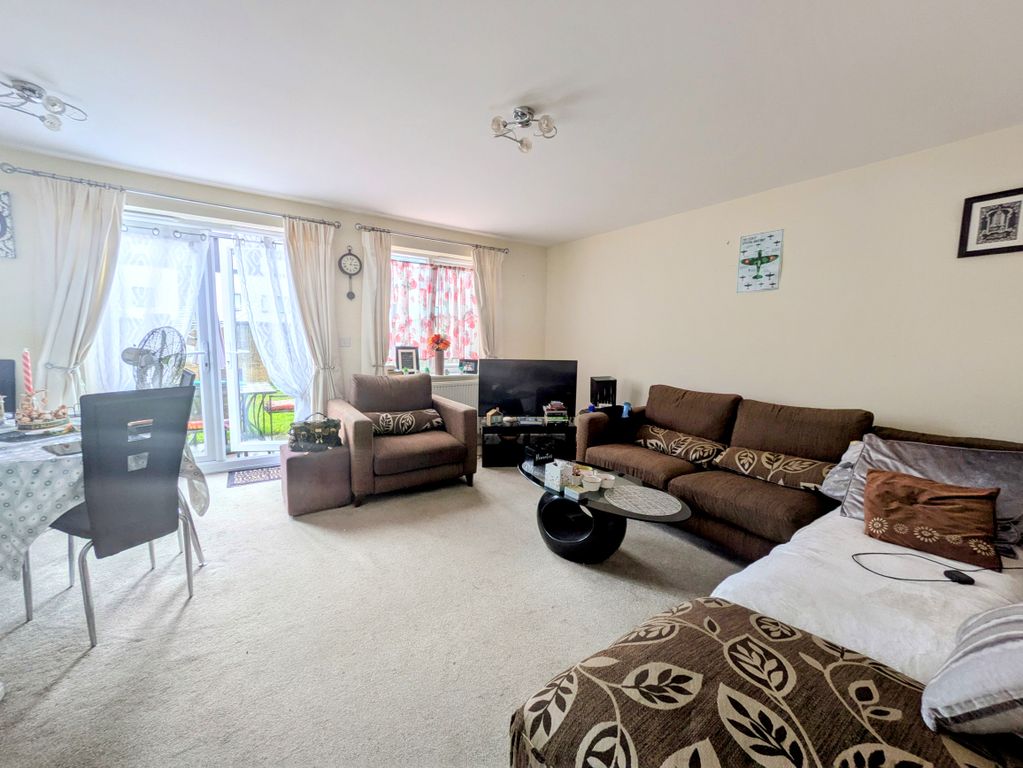 Property photo 2 of 11 Lounge
