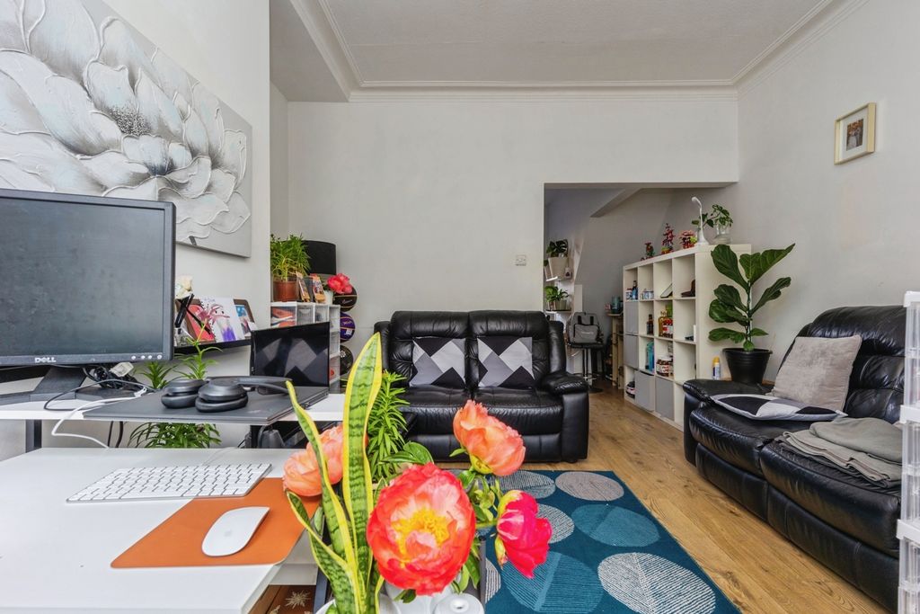 Property photo 3 of 12 Pbox-Img.Jpg