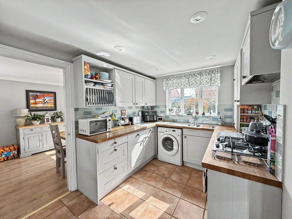 Property photo 3 of 29 4996337