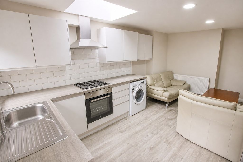 Property photo 1 of 10 Approach