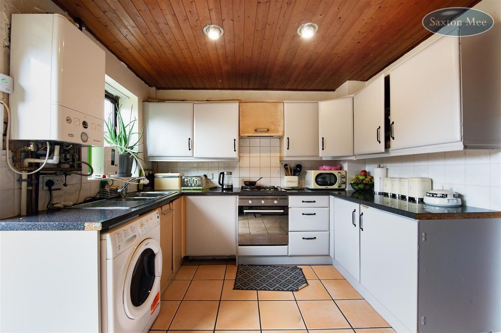 Property photo 3 of 20 68 Paterson Close - Kitchen 2483.Jpg