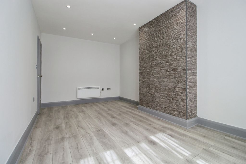 Property photo 3 of 13 Gallery
