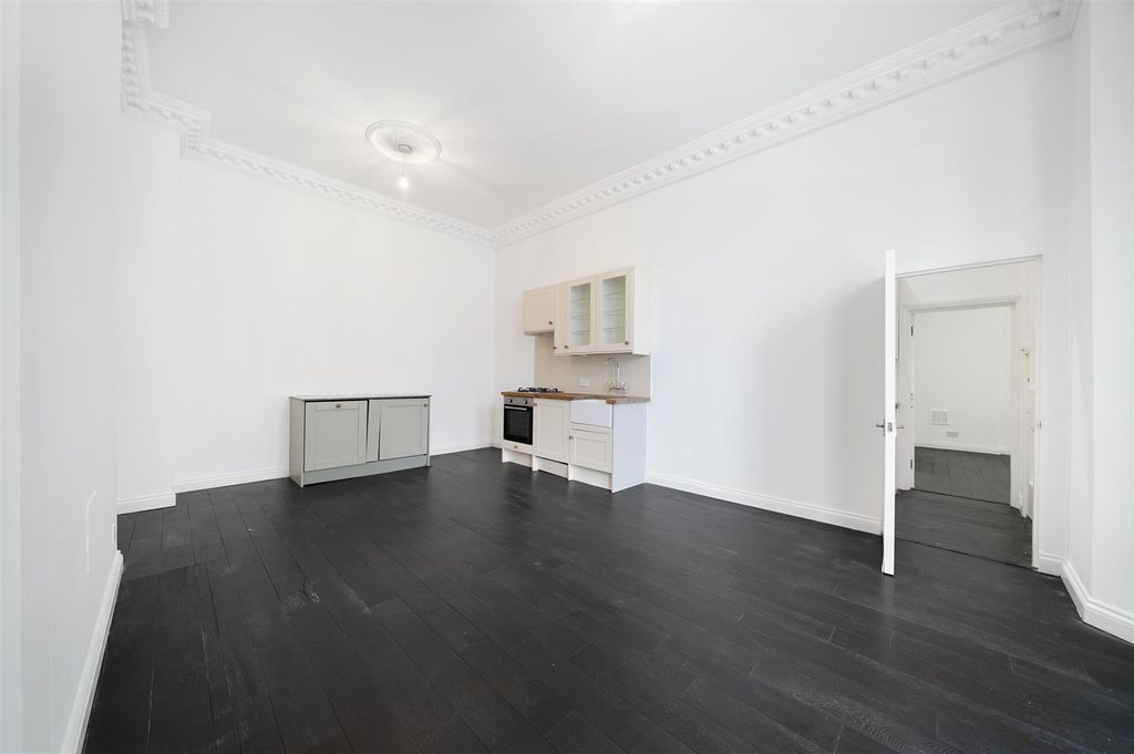 Property photo 2 of 18 Flat B, 3 Elgin Avenue - Y0Wdyzykv67Botksfxod.Jpg